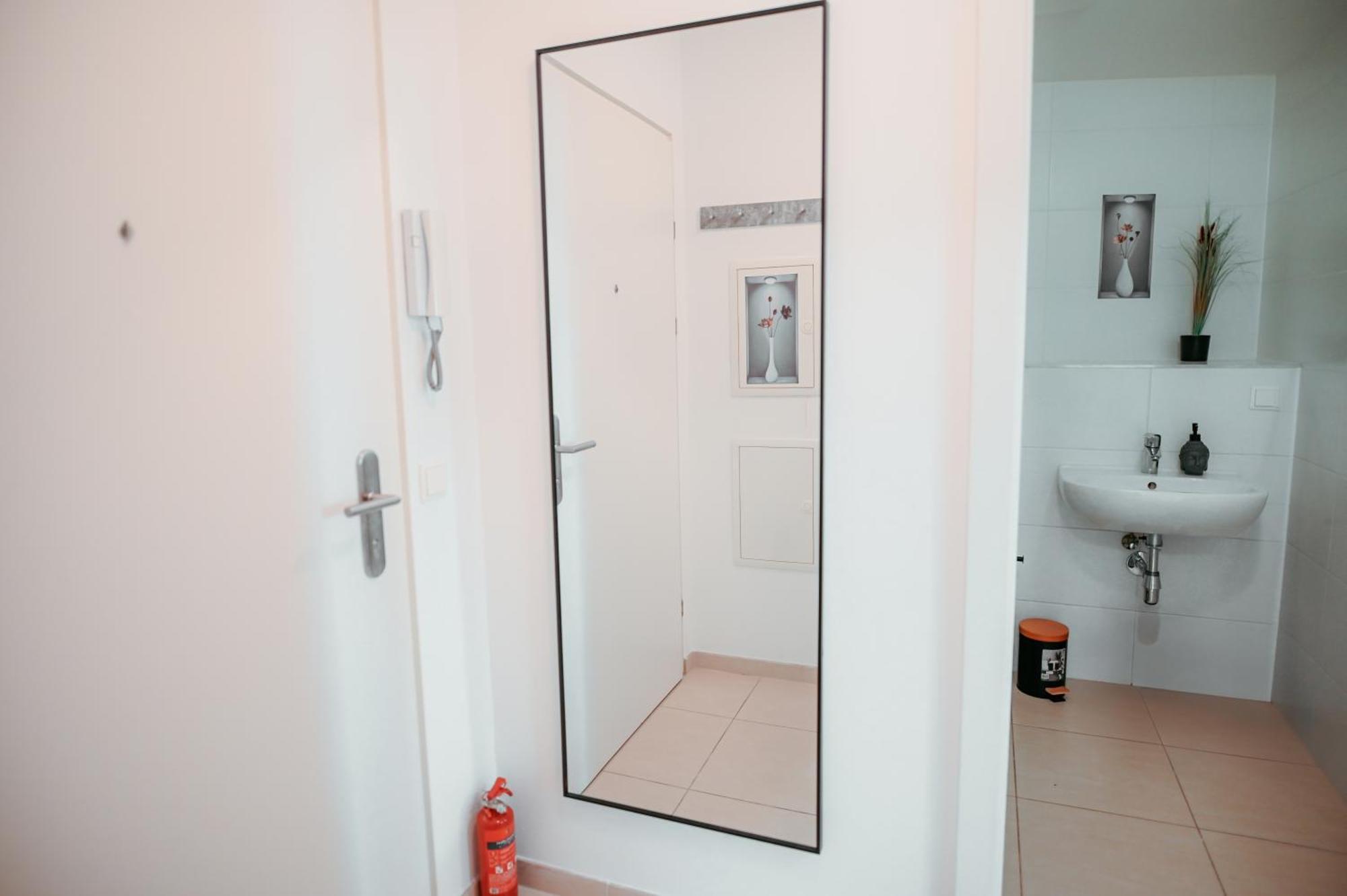Danube Island Apartment 3 Вена Экстерьер фото