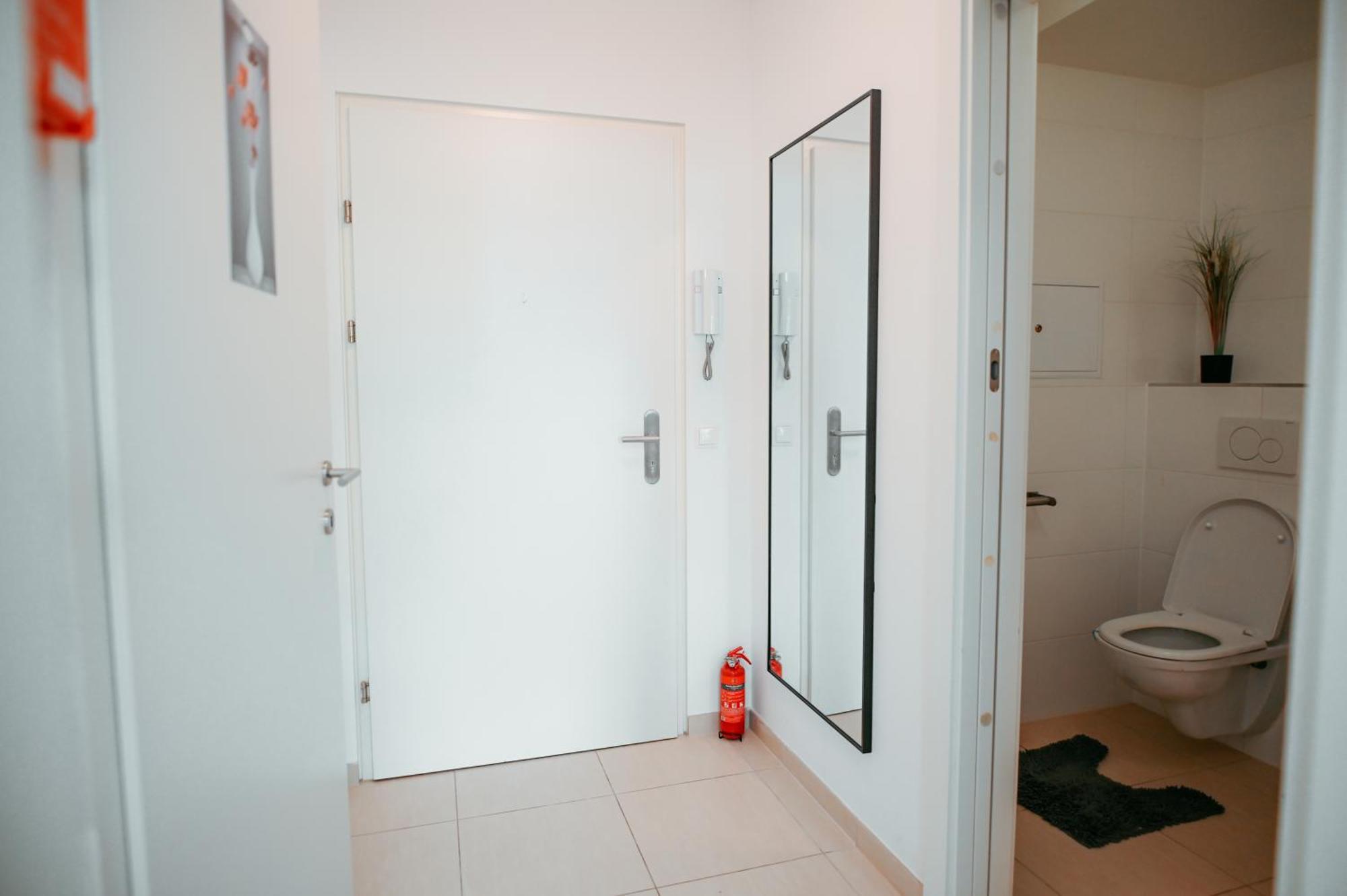 Danube Island Apartment 3 Вена Экстерьер фото